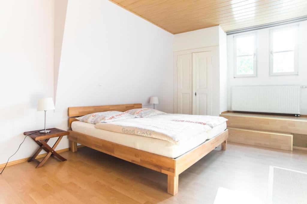 Guesthouse Altes Rathaus ฮูเดสไฮม์ แอม ไฮน์ ภายนอก รูปภาพ